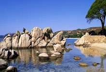 6686官网：组图：伊卡尔迪与女友出门游玩 紧紧相拥秀恩爱.